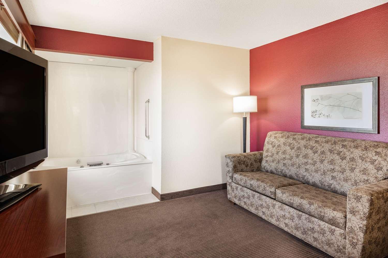 Surestay Plus Hotel By Best Western Litchfield Exterior photo