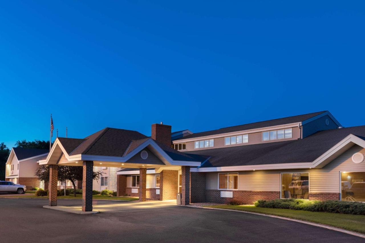 Surestay Plus Hotel By Best Western Litchfield Exterior photo