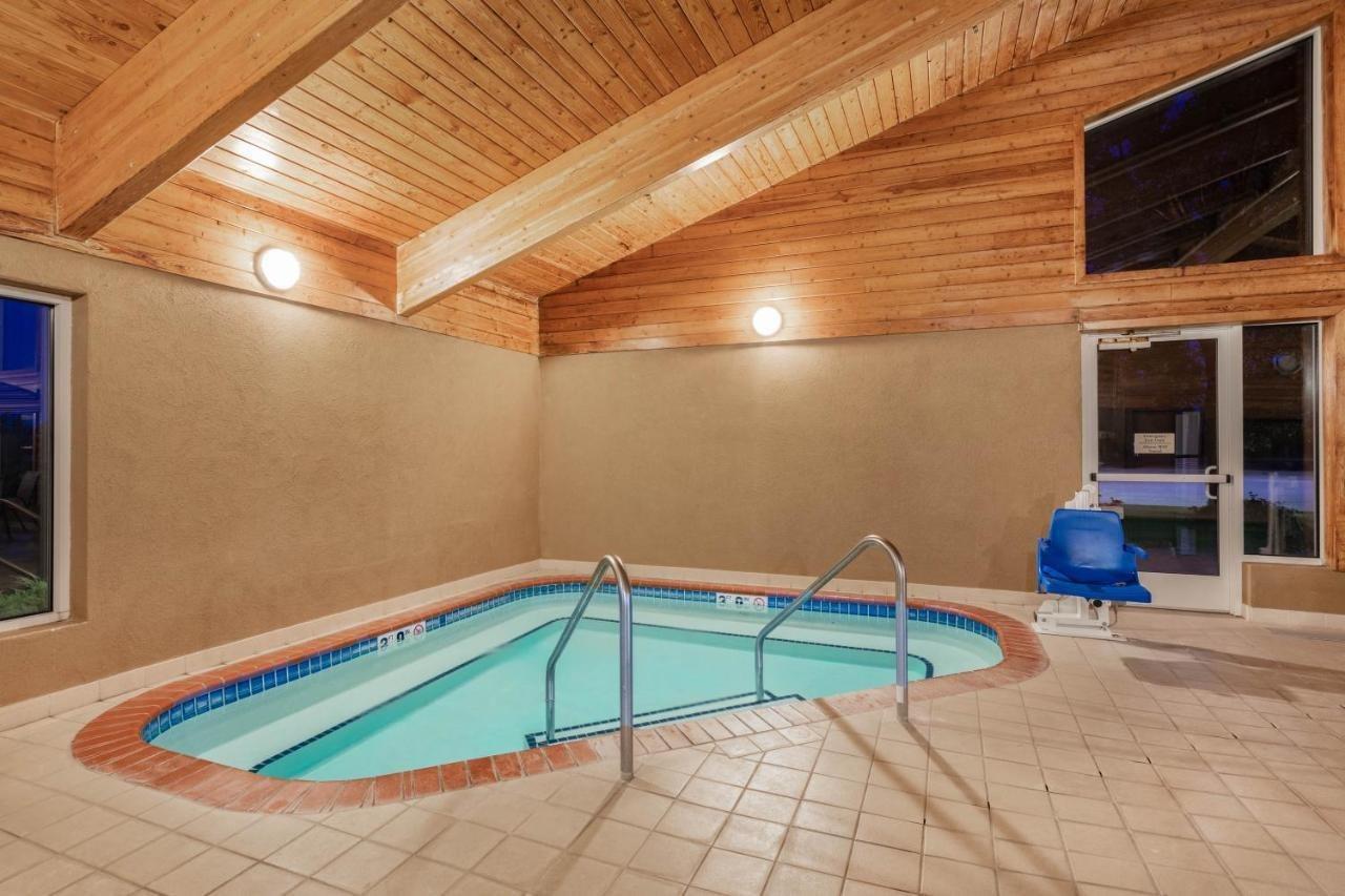 Surestay Plus Hotel By Best Western Litchfield Exterior photo