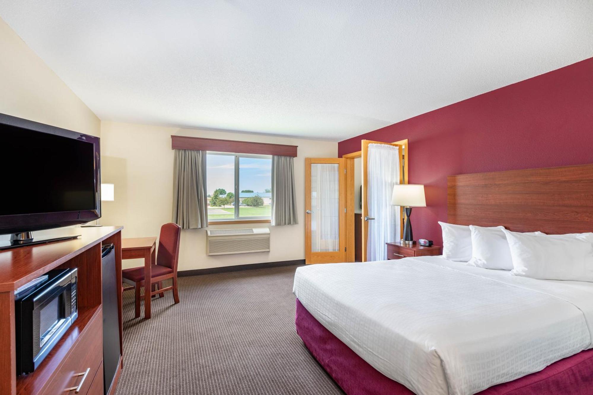 Surestay Plus Hotel By Best Western Litchfield Exterior photo